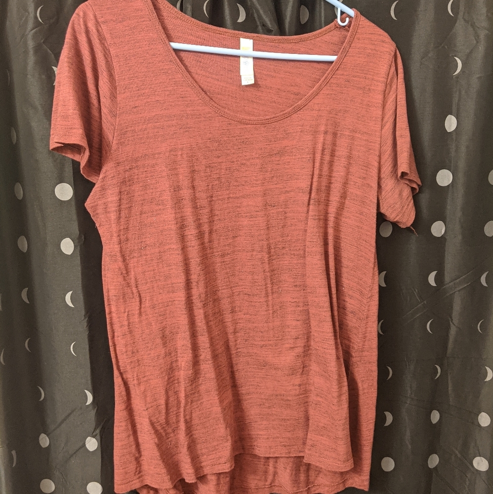 Large LuLaRoe basic tee